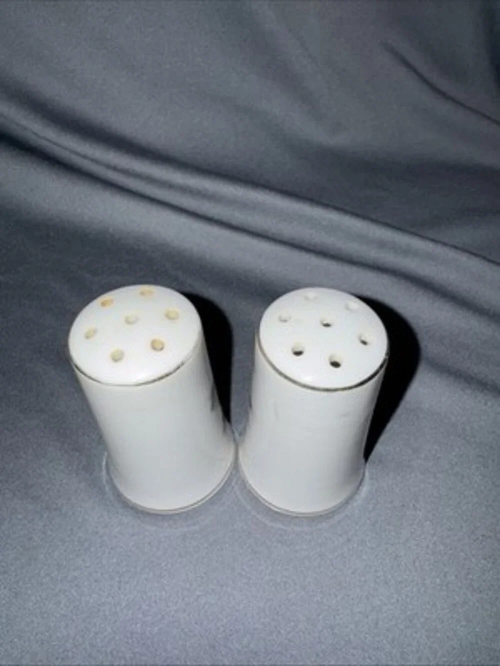 Robert Mayokok, Signed Salt/Pepper Shakers, Eskimo Hunter VINTAGE “1950’s